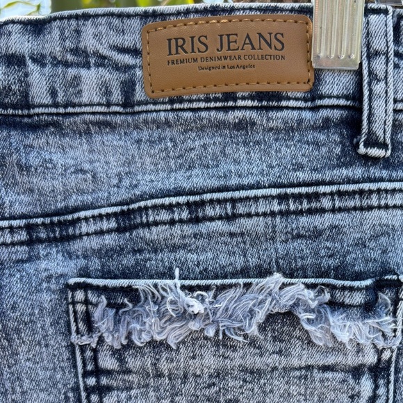 Iris Jeans  Aztec Inspired Design Acid Wash Shorts - Multicolor - Picture 4 of 6